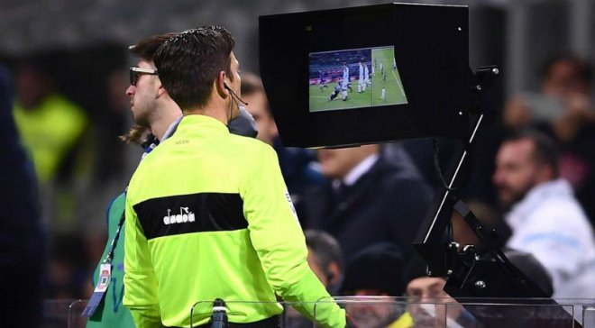 В футболе официально одобрили видеоповторы