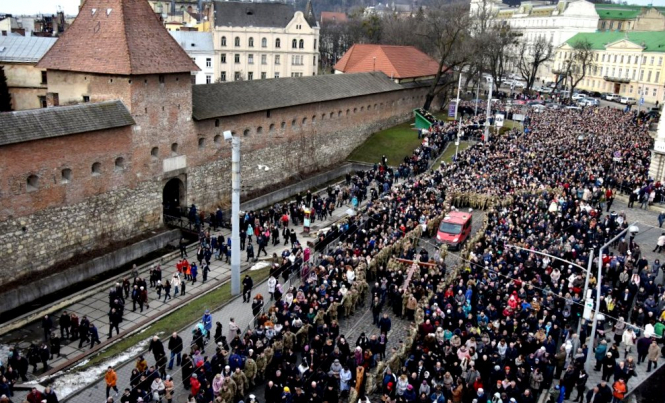 35 тысяч верующих УГКЦ провели крестный ход во Львове - ФОТО