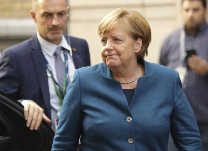 Меркель жалуется на 