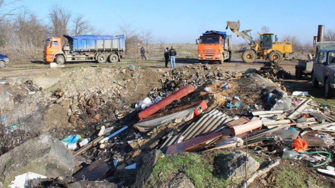 В оккупированном Крыму чиновников завалили мусором