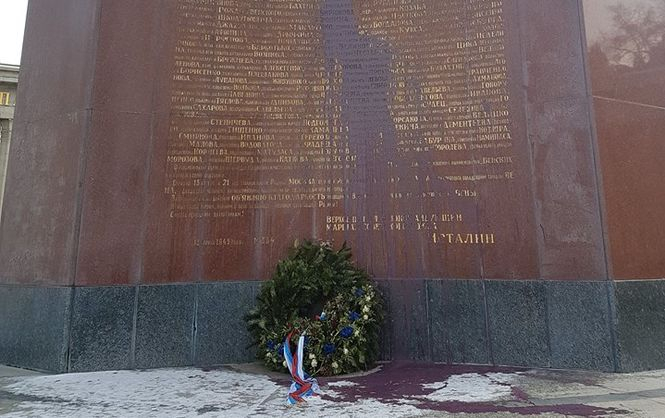 У Відні облили червоною фарбою пам'ятник радянським військовим