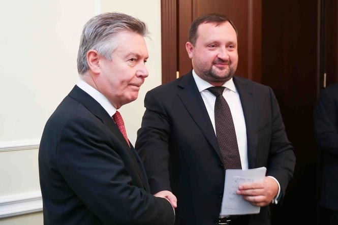 Сергій Арбузов обговорив з Карелом де Гухтом питання підготовки до Вільнюського саміту