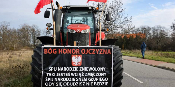 Польські фермери влаштували тракторні пробіги дорогами країни