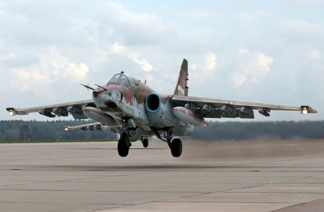 Модернізовані Су-25 на півдні Росії відпрацьовують бомбардування наземних цілей, - відео