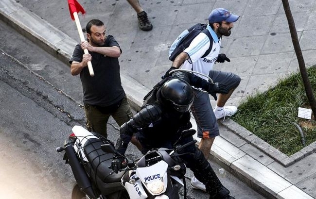 В Греции произошли столкновения митингующих с полицией