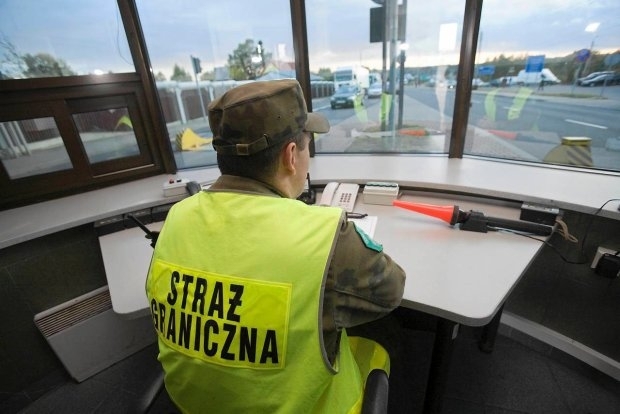 Діряві шенгенські кордони: хто стежить за пересуванням людей?