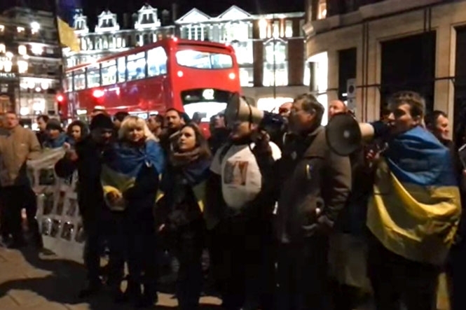 Немає Ахметову спокою: активісти знову пікетувати будинок олігарха у Лондоні