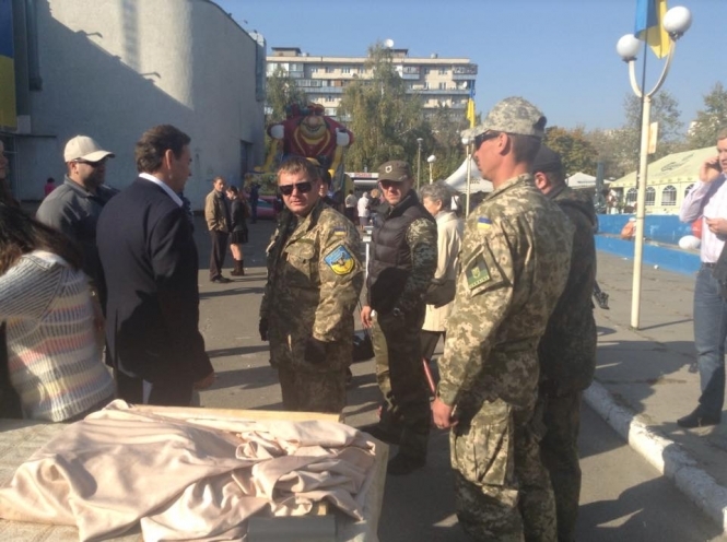 В Киеве неизвестные, представившись бойцами 