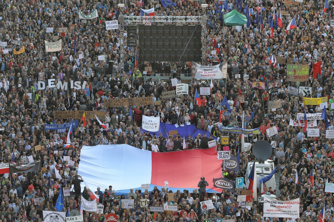 В Праге 50 тыс. протестующих вышли на антиправительственную демонстрацию