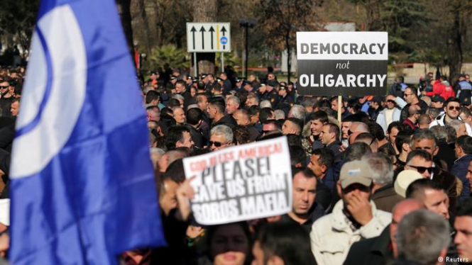 Тисячі албанців вийшли на акцію проти дій прем'єр-міністра країни