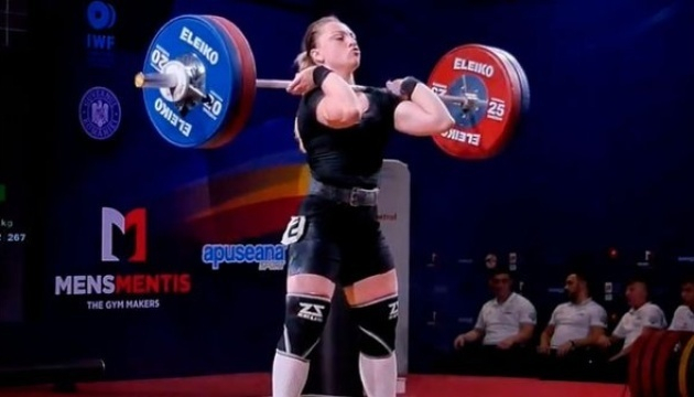 Алина Марущак выиграла "золото" чемпионата мира по тяжелой атлетике