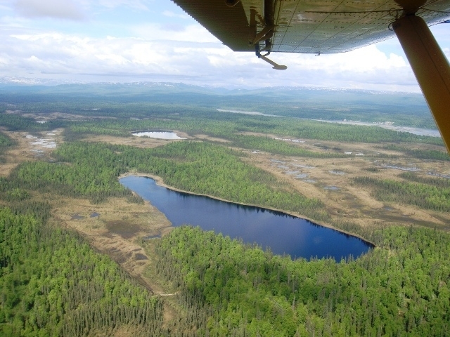 Перший кремлівський літак вже прибув на Аляску