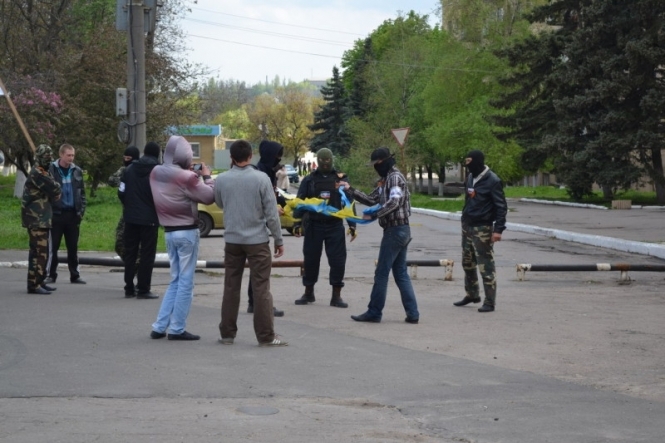 Сепаратисти захопили мерію Амвросіївки, - відео