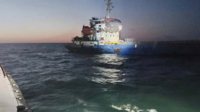 Українські ВМС урятували моряків турецького судна, яке загорілося після удару російського дрона