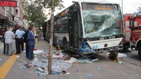 Трагедия: в столице Турции автобус врезался в остановку, погибли 12 человек, - фото