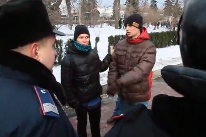 Мариинский парк оцеплен силовиками: сторонников ПР не выпускают из Антимайдана