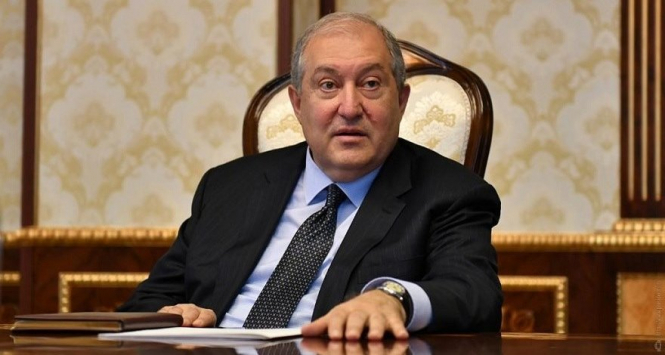 Президент Вірменії звернувся в Конституційний суд через звільнення глави Генштабу
