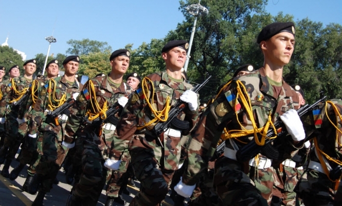 Армию Молдовы переводят в состояние боевой готовности