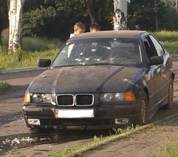 На Донеччині обстріляли в машину з командиром танкової частини, - фото