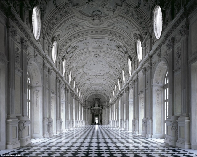 Мовчазні зали забутої ери: усередині грандіозних палаців (фото)