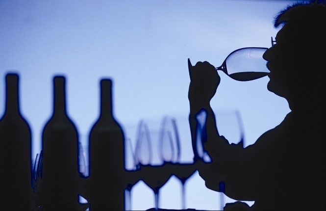 Українці почали менше пити імпортного вина