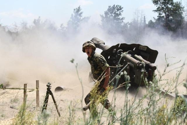 ВСУ официально применили артиллерию против врага. Террористы несут потери
