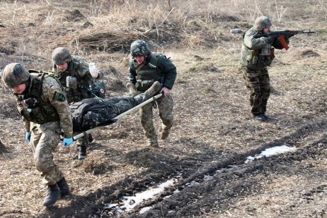 Возле Маринкы ранили украинского военного