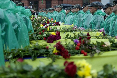 Помер військовослужбовець, який врятував на Донбасі свою дочку 