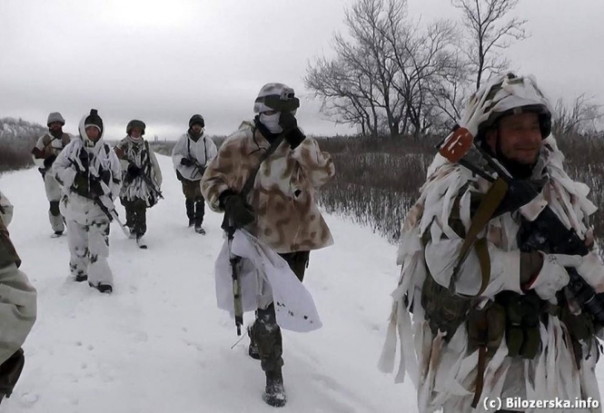 В зоне АТО обнаружено захоронение украинских военных, - волонтер