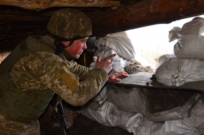 Четверо украинских военных ранены от начала суток в зоне АТО