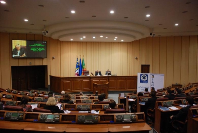 У бюджеті-2013 Азаров віддав очевидні преференції східним областям, - Асоціація міст України