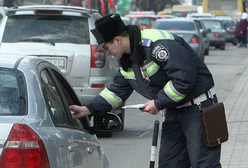 З 15 квітня українці їздитимуть за новими правилами дорожнього руху