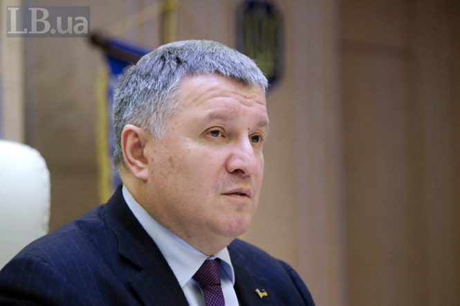 Основні кейси підкупу виборців стосуються Порошенка та Тимошенко, - Аваков