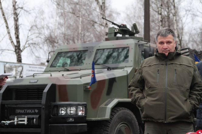 Аваков: Бандиты планировали взорвать мое авто снарядом от пушки Гиацинт