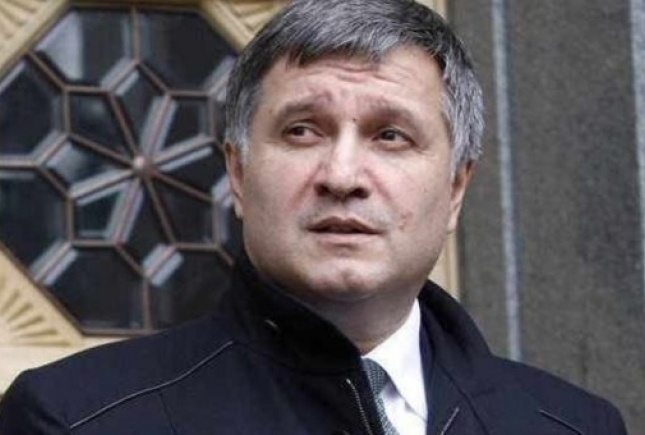 Аваков просит не провоцировать силовой сценарий в Луганске и Донецке