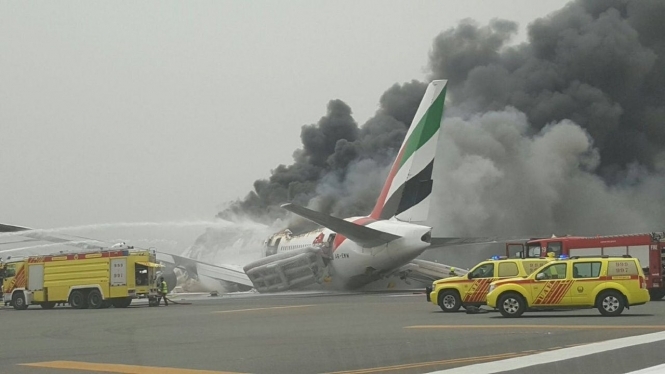 В аеропорту Дубаї загорівся пасажирський літак, - ВІДЕО