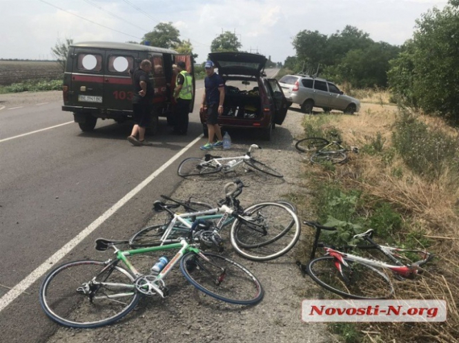 На Николаевщине автомобиль въехал в группу несовершеннолетних велосипедистов: шестеро детей пострадали