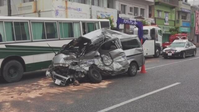 У Японії зіткнулися шкільний автобус і фургон: 18 постраждалих