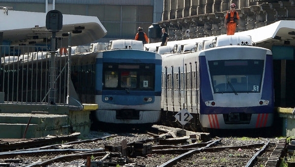 В Аргентині електричка врізалась у вокзал: близько сотні постраждалих (фото)