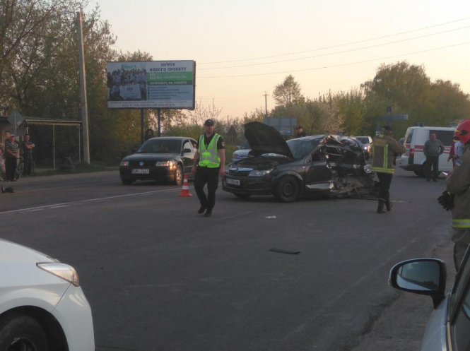 Неподалік Івано-Франківська Opel врізався в маршрутку: двоє загиблих