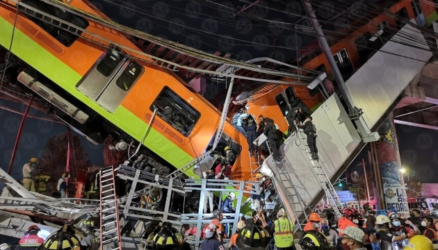Авария с метро в Мехико: число погибших возросло до 23