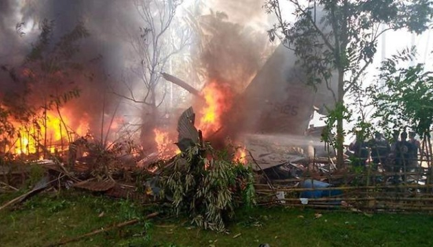 Авария военного самолета на Филиппинах: число жертв достигло 29