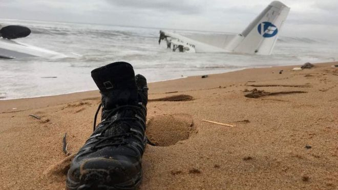 У берегов Кот-д'Ивуара разбился грузовой самолет: по меньшей мере четверо погибших