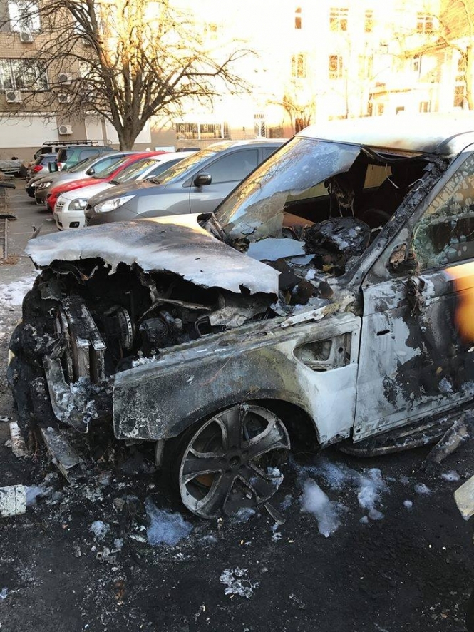 В Одессе подожгли дорогую машину депутата 