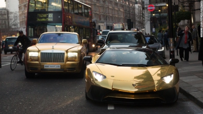 В Лондоне оштрафовали роскошные золотые машины саудовских богачей, - ФОТО