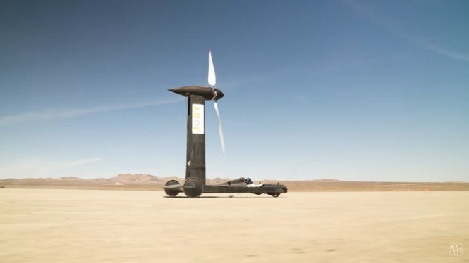 Ютубер поспорил с физиком, авто на ветровом двигателе движется быстрее ветра