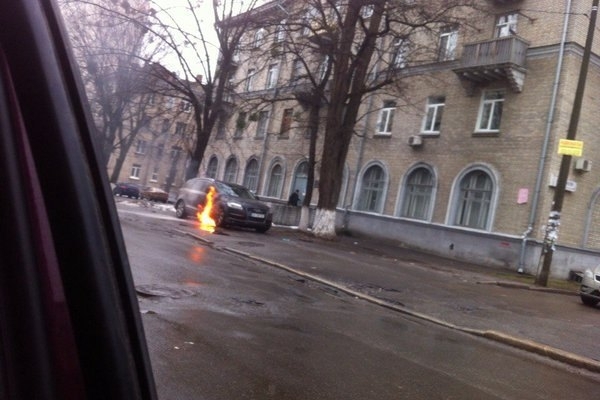В Киеве подорвали автомобиль адвоката подозреваемых в убийстве Бузины