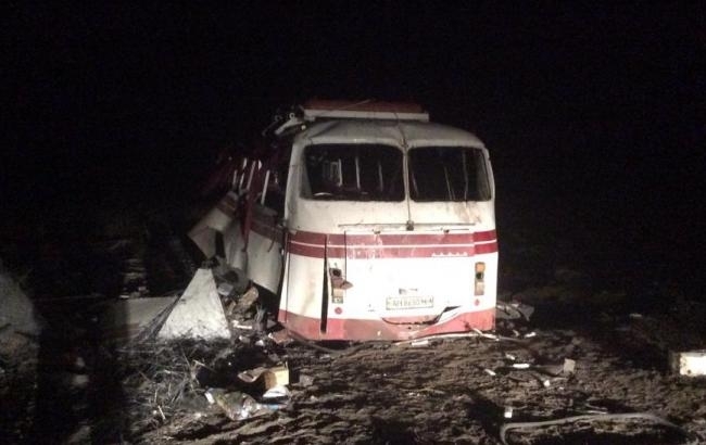 В автобусе под Артемовском погибли 4 человека, еще один пассажир - в крайне тяжелом состоянии