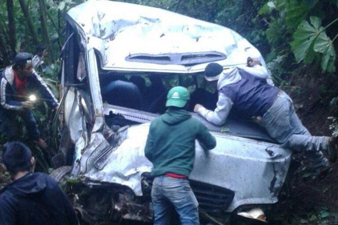 У Гватемалі автобус впав у прірву: загинули близько 15 осіб