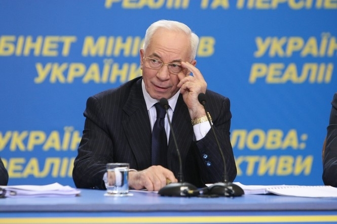 Азаров пообещал вернуться в Украину